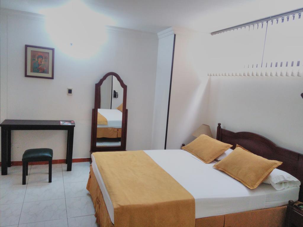 Ribera Del Rio Av 2Da Norte Aparthotel Cali Exterior photo